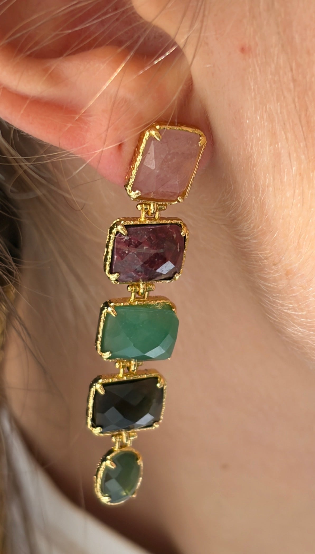 boucles d'oreilles à pierres