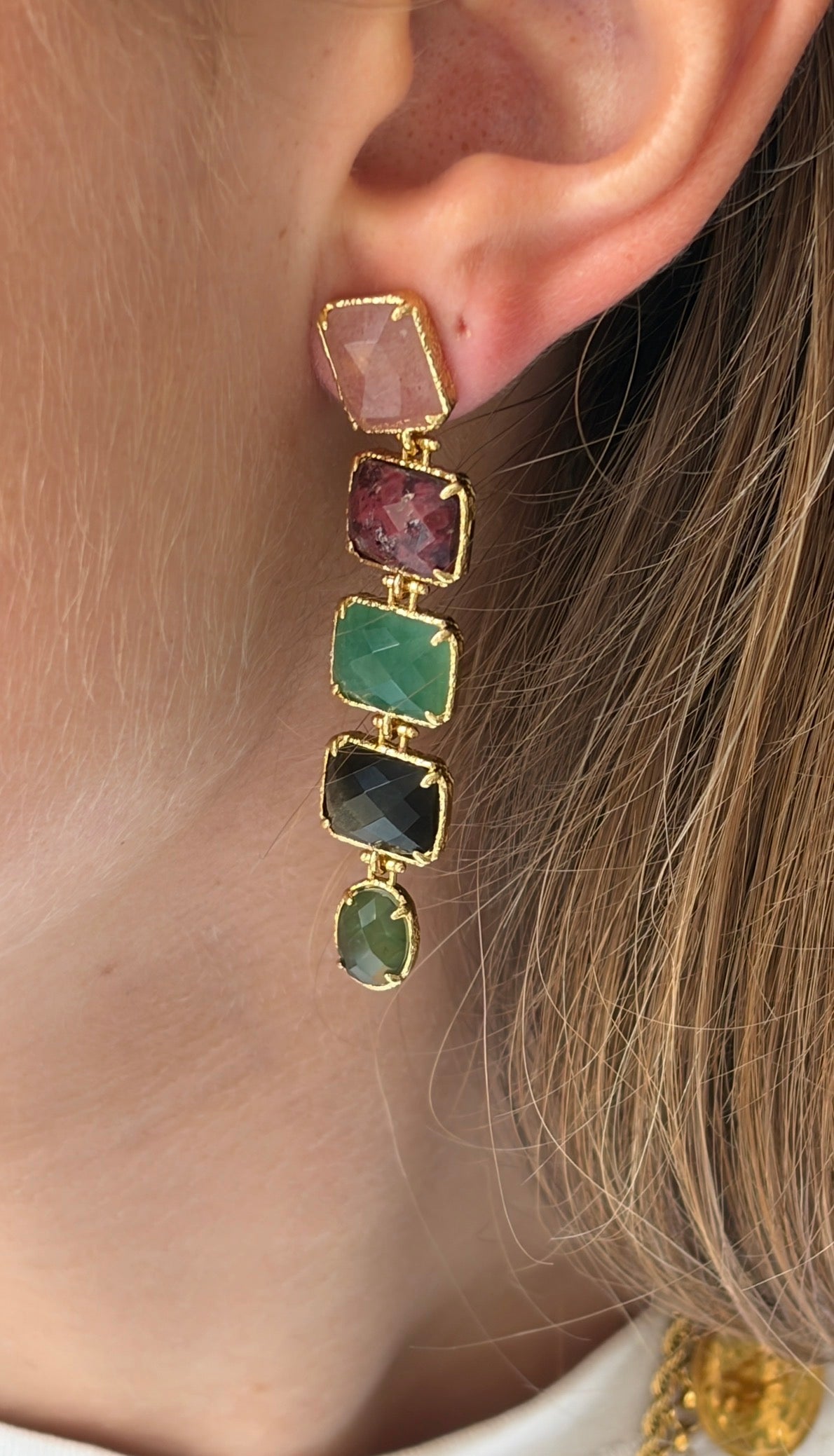 boucles d'oreilles à pierres