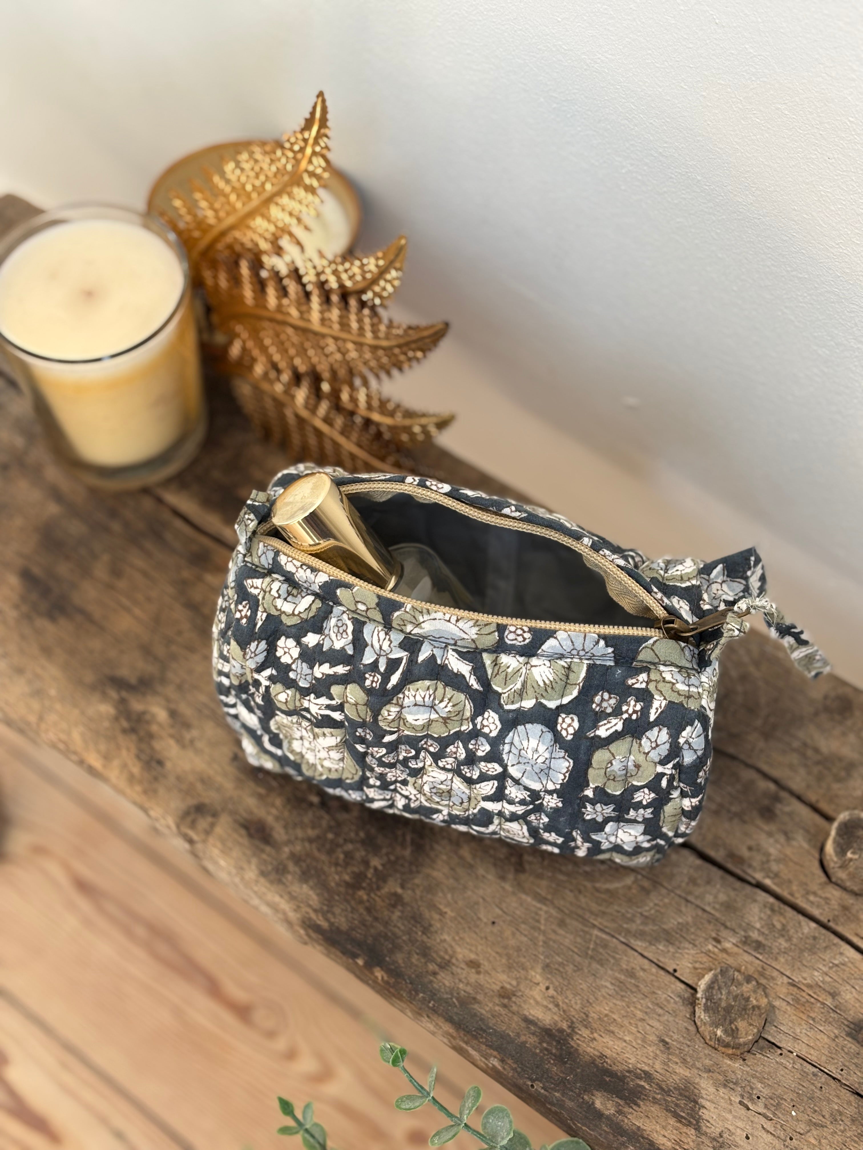 Trousse de toilette fleurie Noire