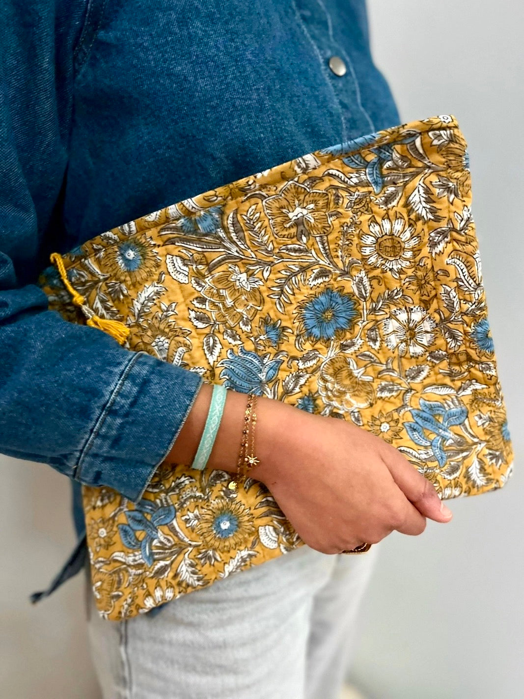 Pochette fleurie Jaune